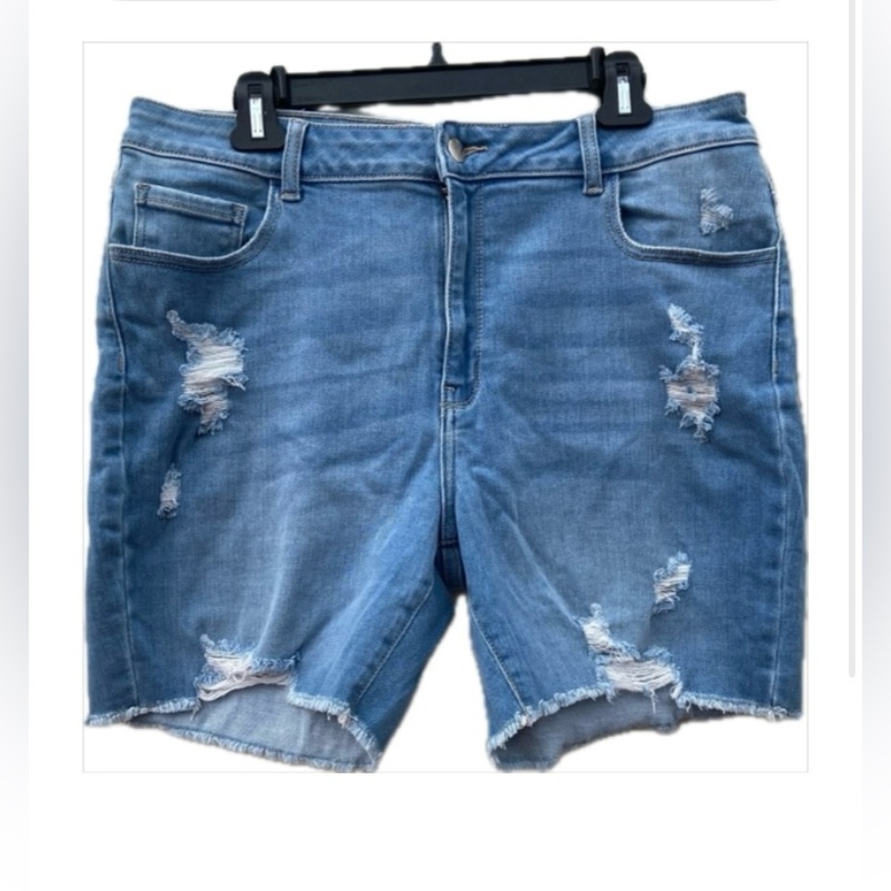 Fashion Nova jeans shorts size 2XL.
